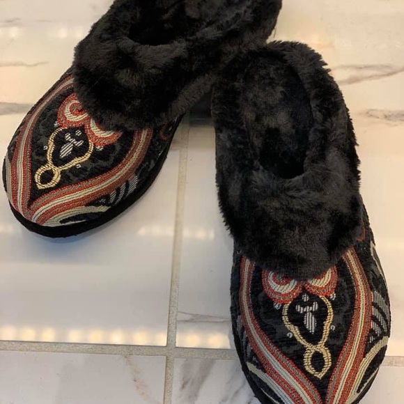 Zeyzani faux fur BRAND NEW slippers - Picture 3 of 3